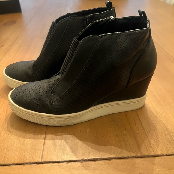 MIA black wedge booties, size 6.5 - Picture 3 of 8